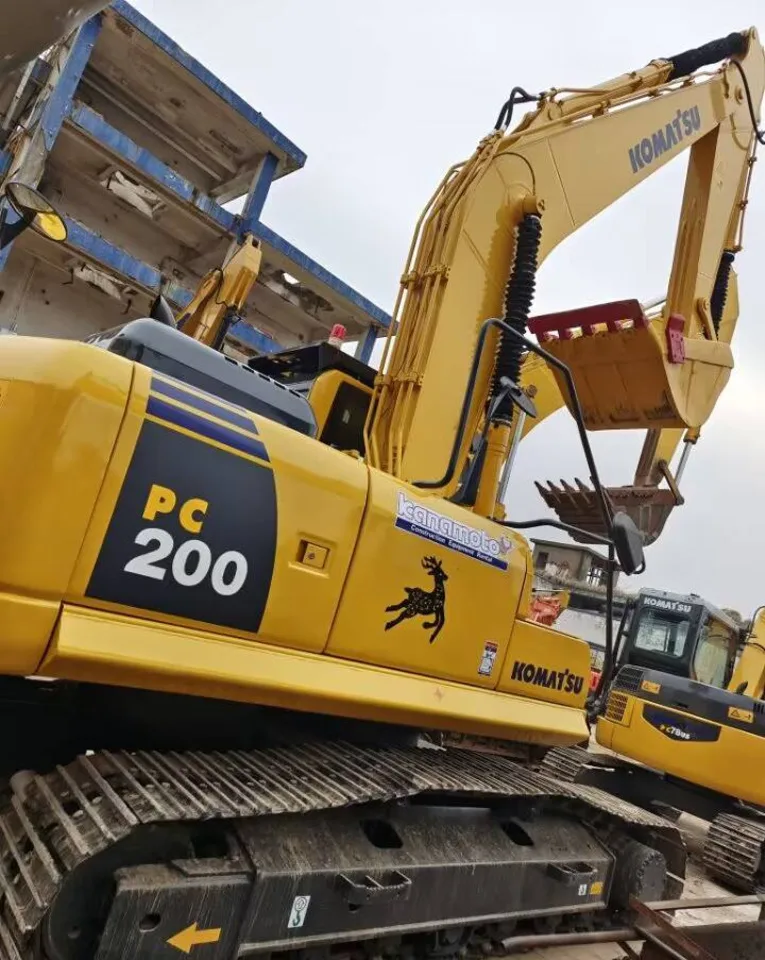 Подержанный PC200-8 Komatsu оптовая продажа Землеройная техника гусеничный экскаватор цена