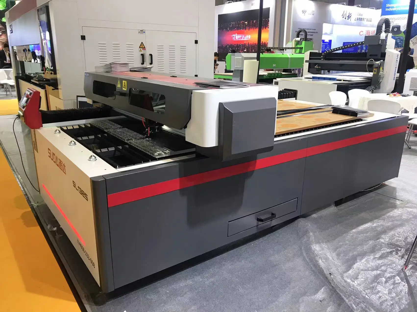 Best Industrial  150W 1390 Fabric Rubber Plywood Glass CO2 Laser Engraving Machine With CCD Camera