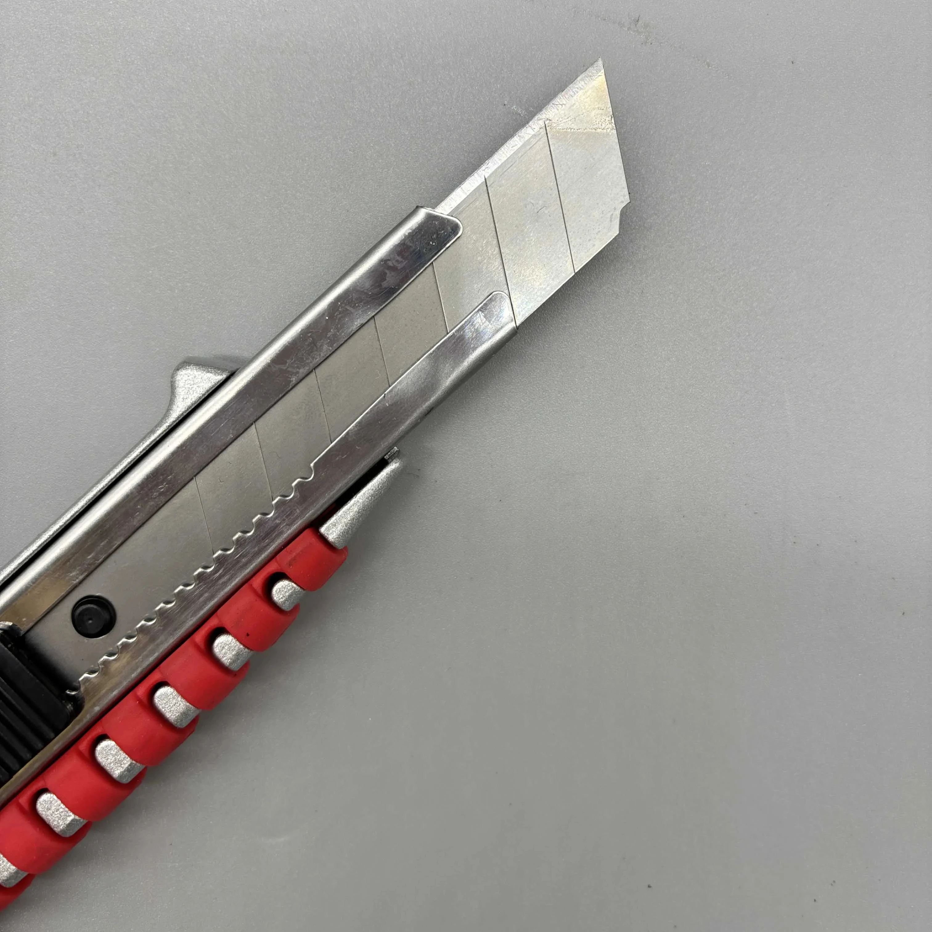 Rubber Handle Aluminum Shell Retractable Blade Knife Quick Change Knife Utility knife for Pipe Cutter Box Cutter