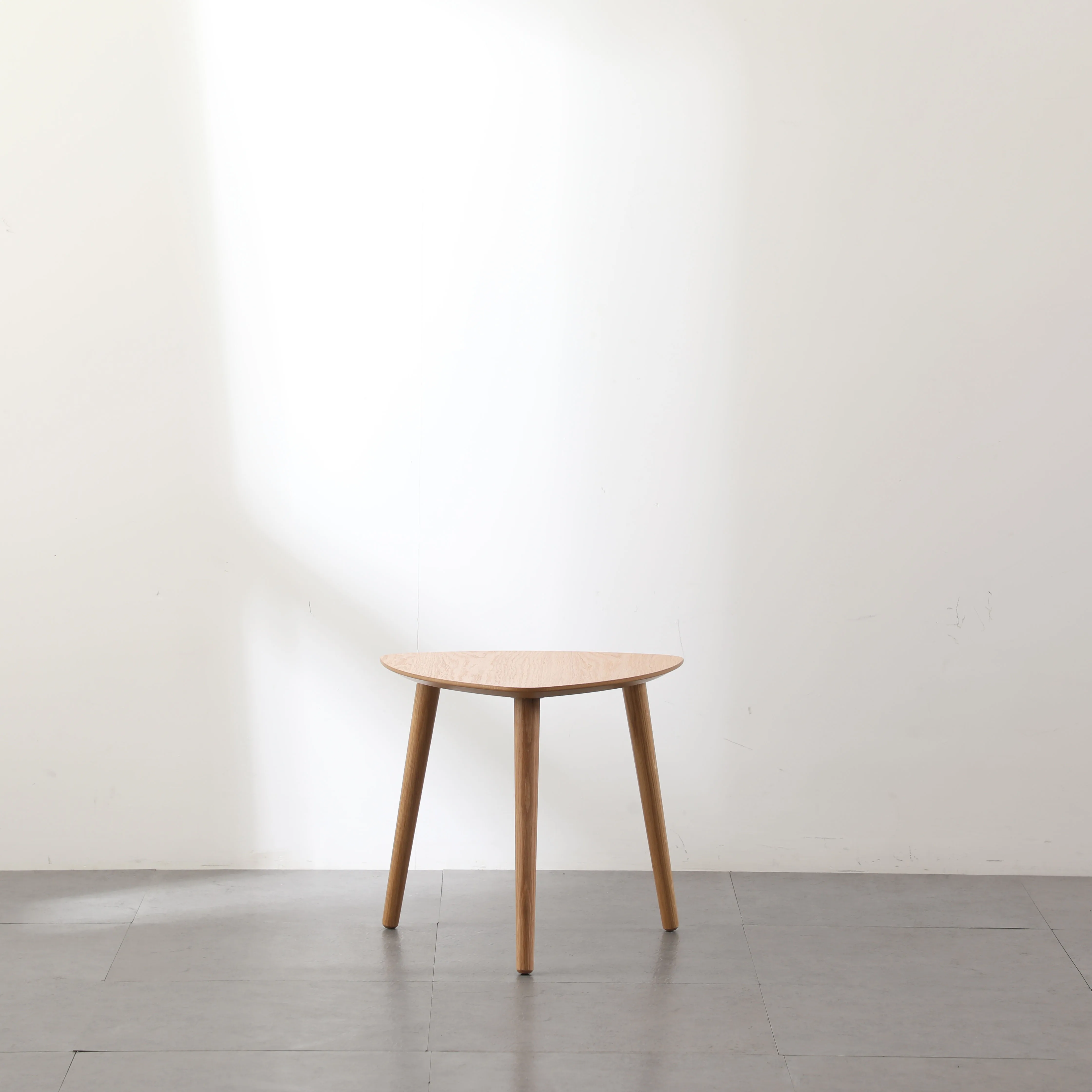 China Biaodian Wholesale Home Furniture MDF OAK Triangle Shaped Living Room Side Coffee Corner Table