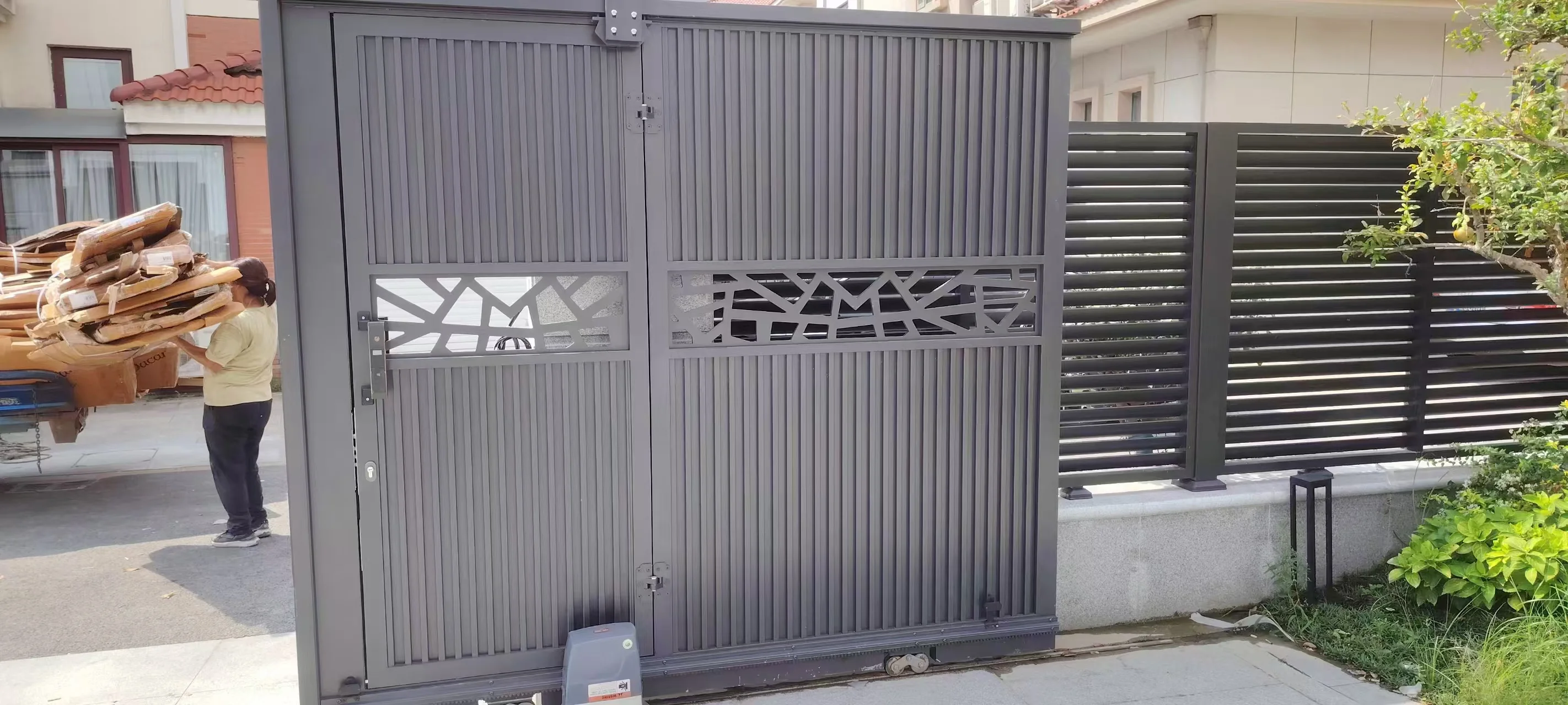 European Style Custom Aluminum Art Metal Frame Security Fence Chinese Factory Pressure Treated Wood 3D Modelling Included
