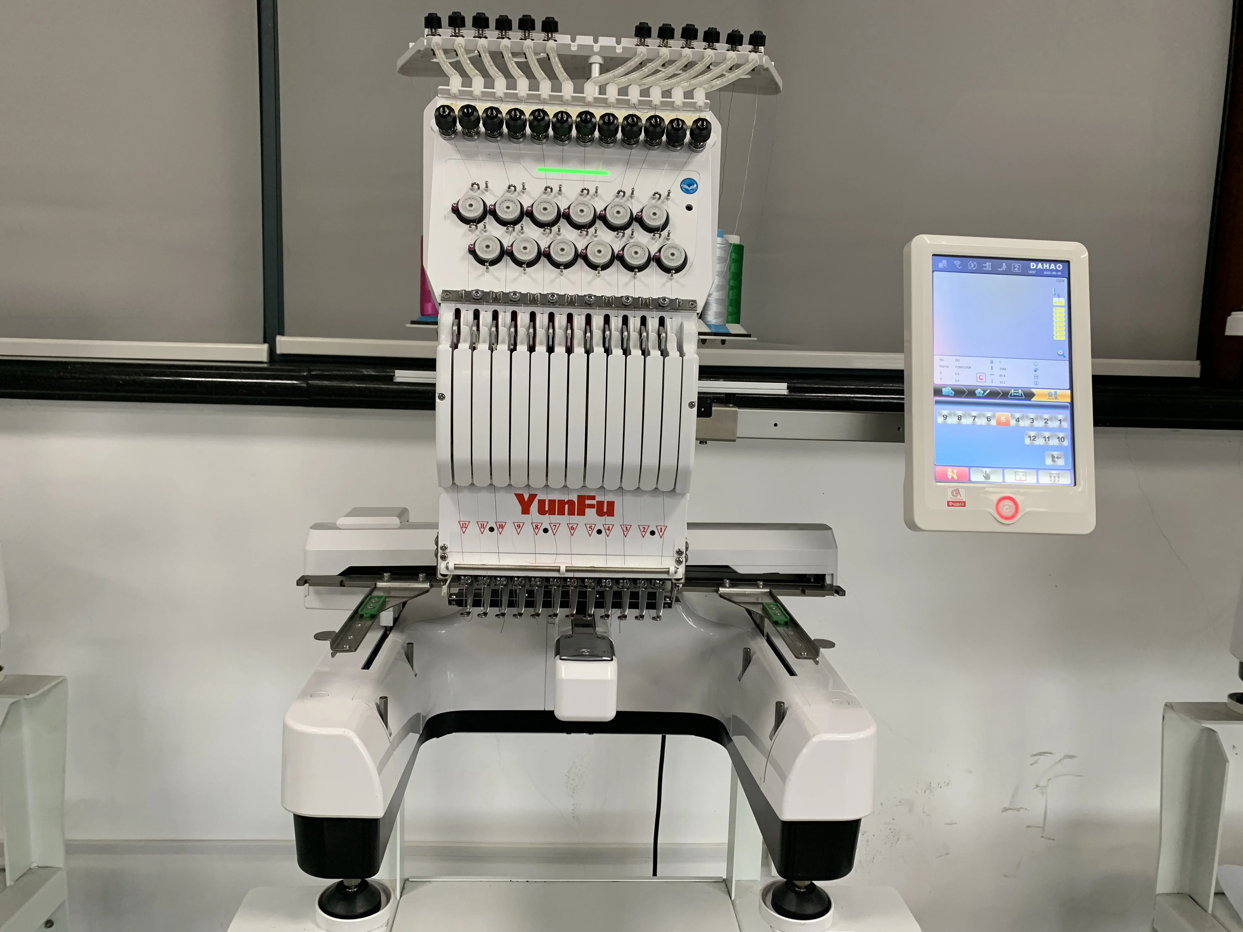 Free accessories single Head 9/12/15 needles embroidery machine computerized home use embroidery machine