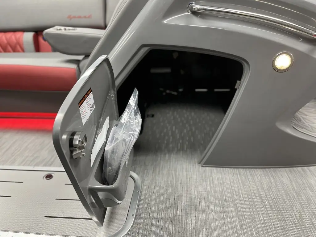 Kinocean 18ft Electric Recreational Pontoon Boats Best Selling for Sport and Fishing with Dressing Room for Sale