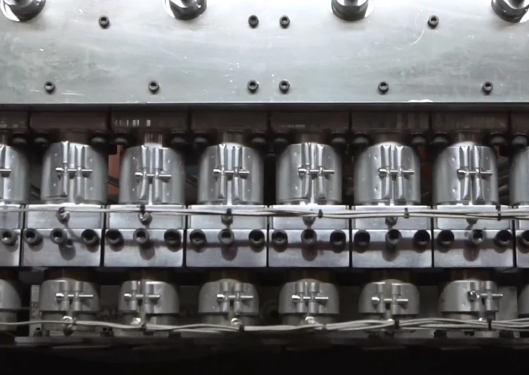 Fully auto scj-65u2x6.2g warehouse PE plastic 3 layer great water tank blow molding bottle making machine