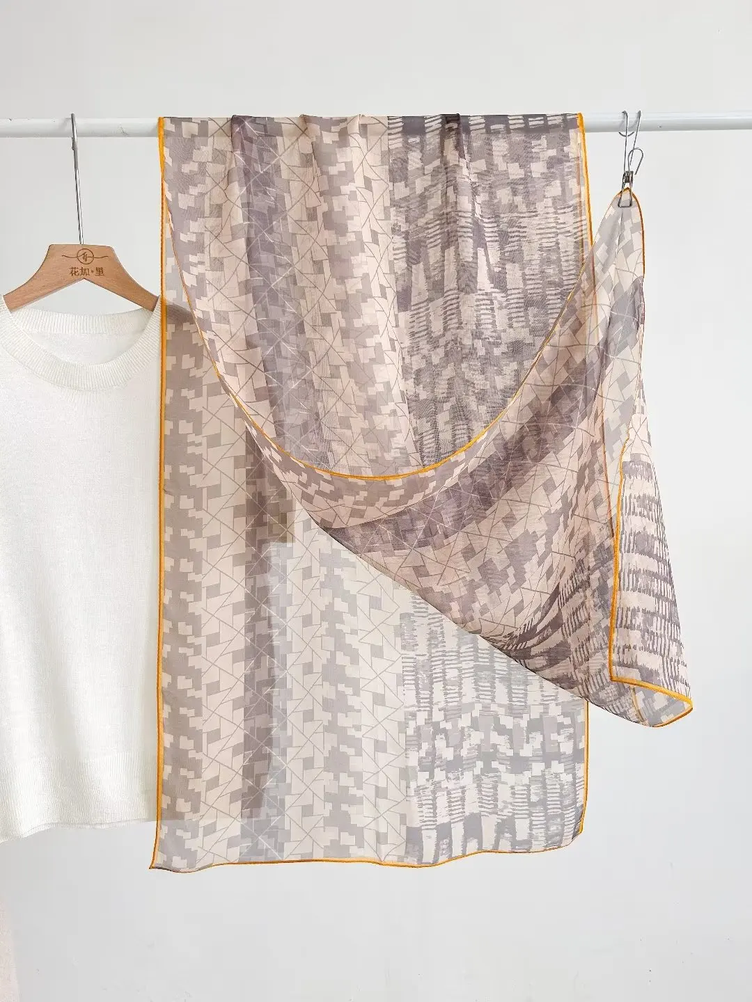 Factory gambiered Guangdong gauze machine rolled 55*175cm fashionable100% silk Printed Design Silk Scarf Gift