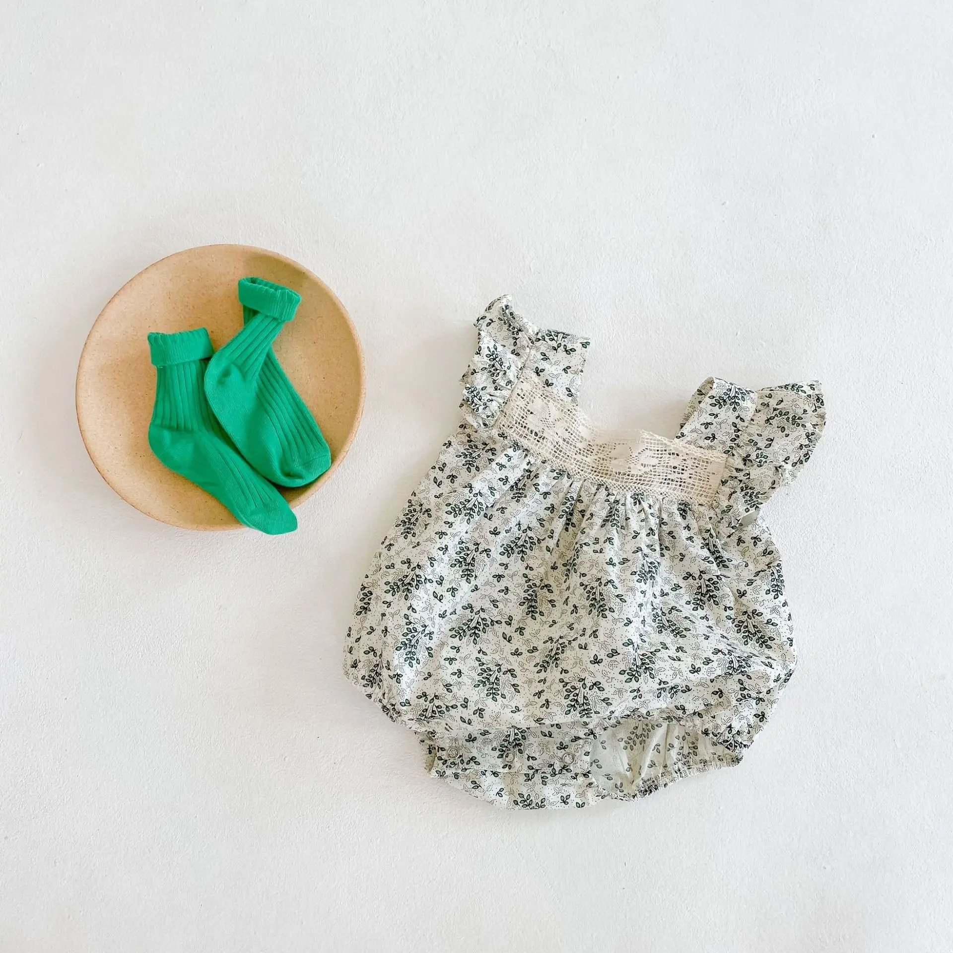 Summer baby jumpsuit female baby backless small leaves lace flying sleeves romper triangle romper romper