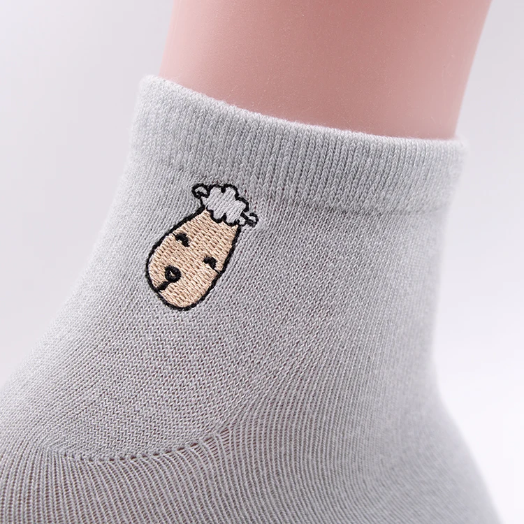 Foshan suppliers daily sports elegant cotton kids socks with non skid grip for children