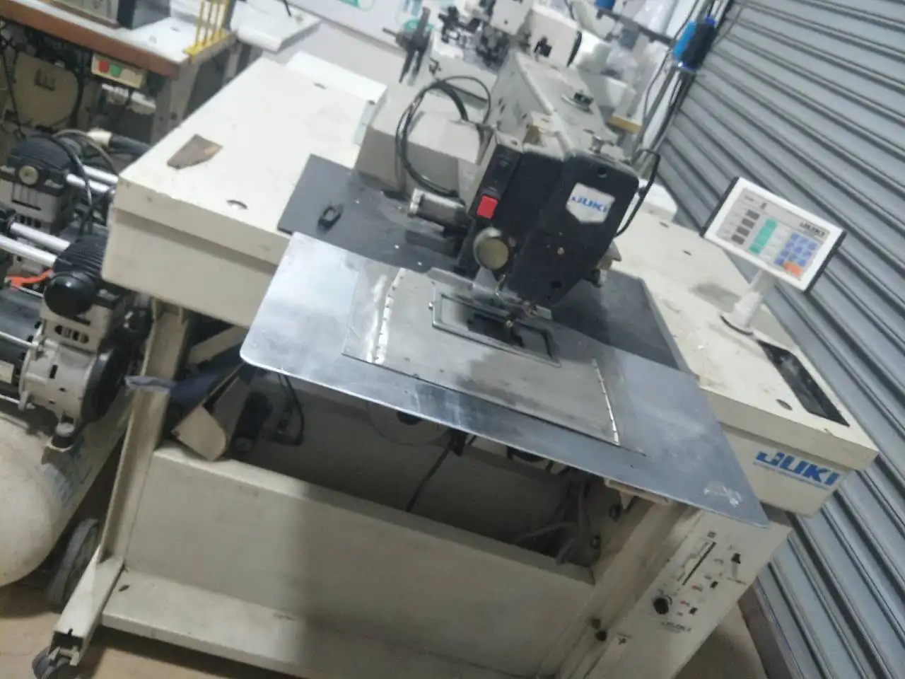 JAPAN IMPORTED JUKI 210D COMPUTER Trick sewing Machine good condition