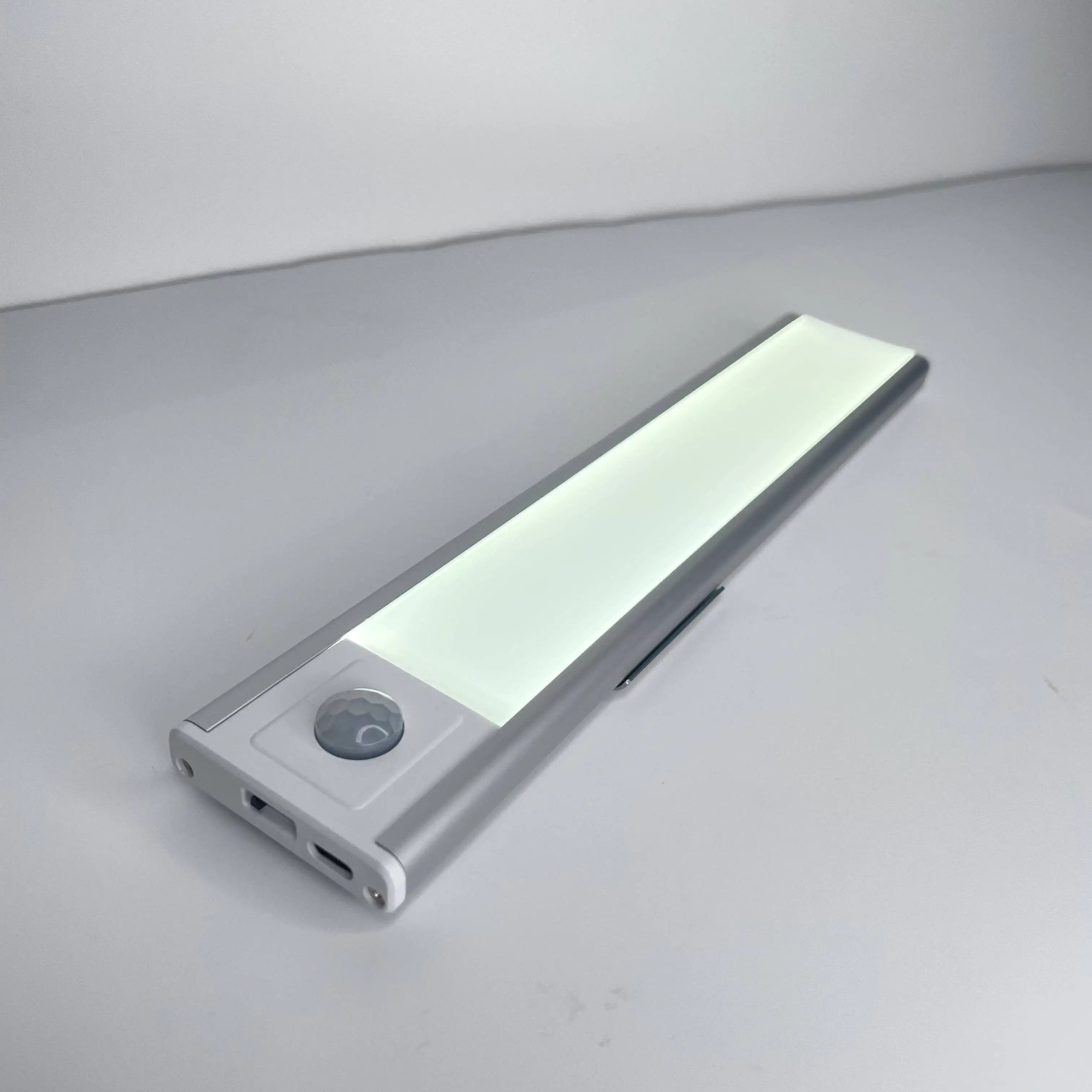 Intelligent sensor closet strip light Indoor USB rechargeable wireless stair night led motion Sensor Light