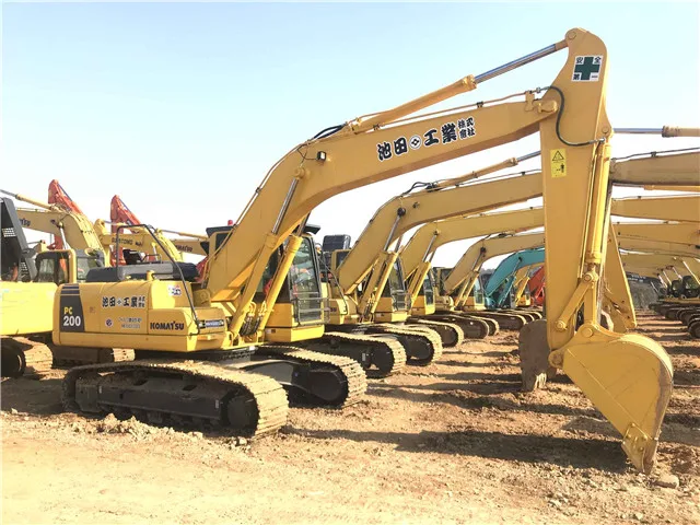 KOMATSU PC200-8 (1).jpg