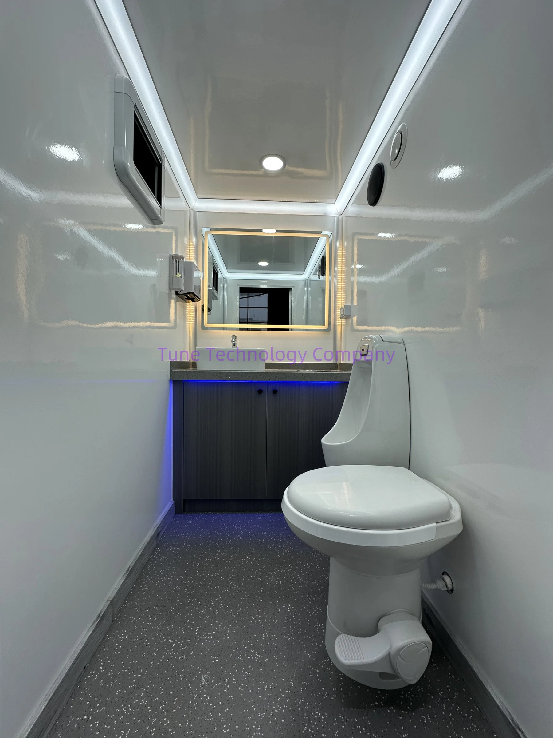 luxury Portable Toilet Trailers With Wheel Mobile Restroom Truck Custom White Toilet Trailer