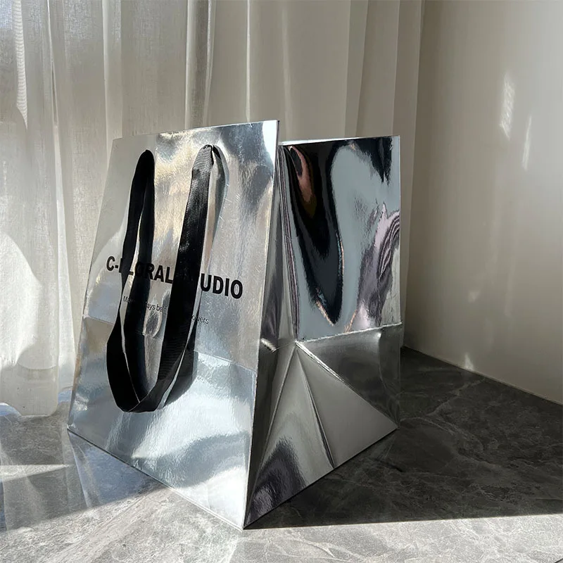 Wholesale Luxury Laser Shopping Bag Paper Bag for Clothes with Handle Custom Logo ODM OEM Clothing Store Packaging Bags Handmade