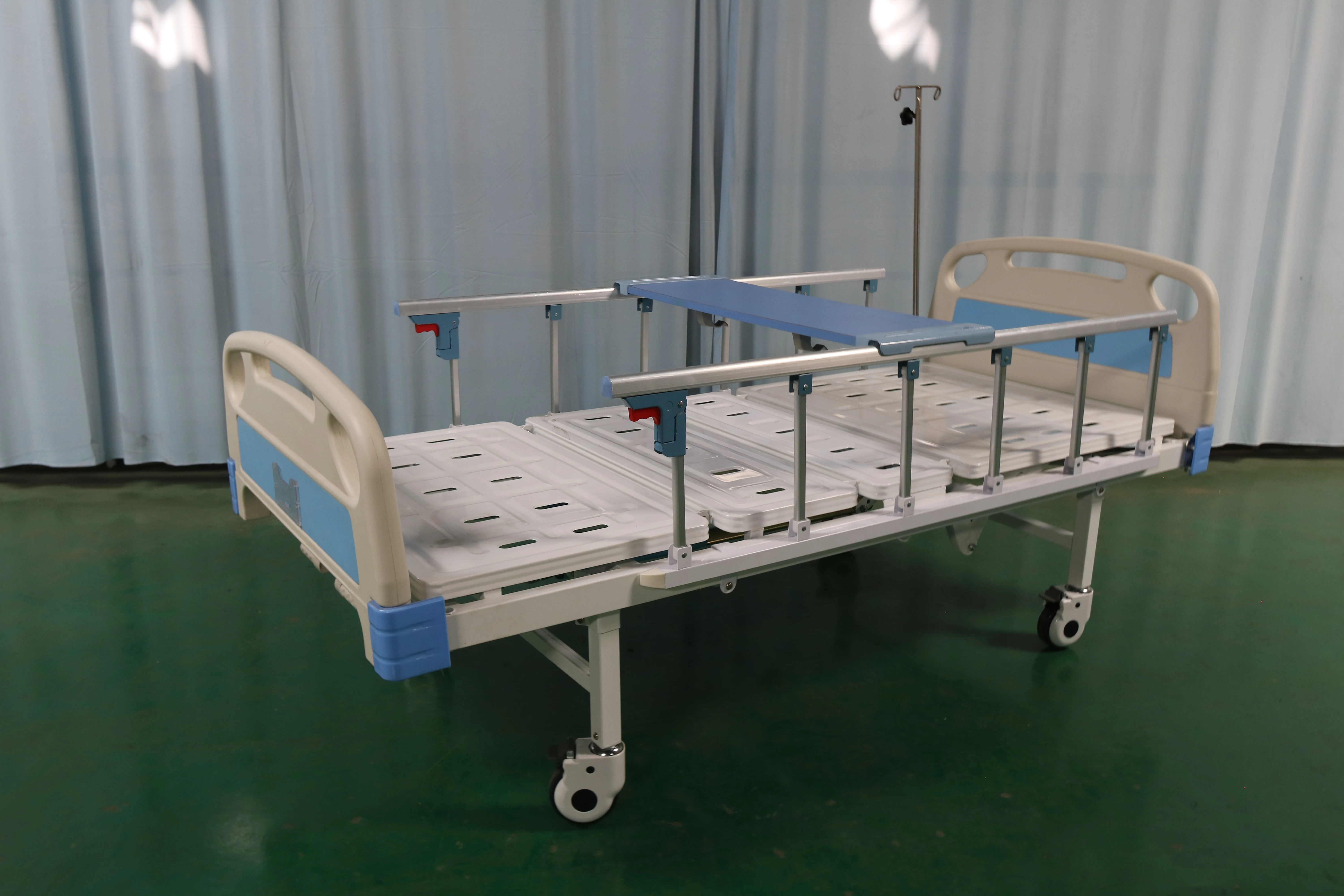 Cheap Medical Furniture 2 Cranks Metal Manual Home Care Clinic Nursing Patient Hospital Bed Prices