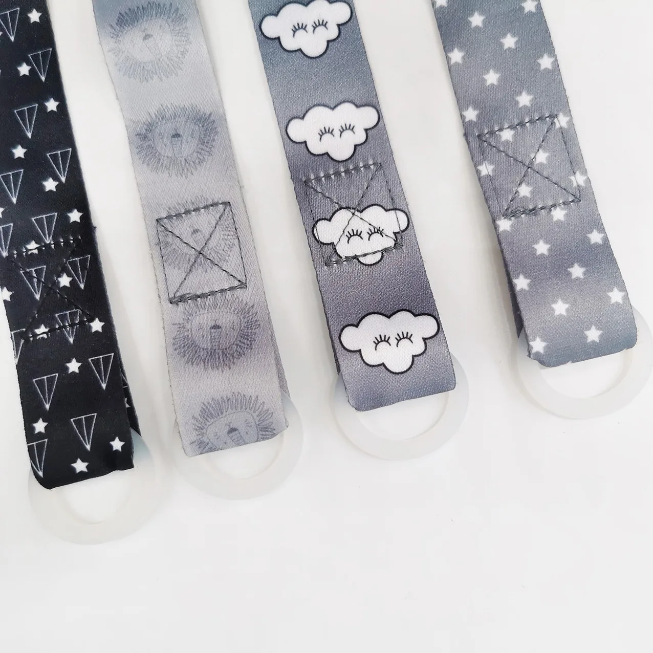 Factory Wholesale Baby Pacifier Clip Lovely Pattern Dummy Holder With Silicone Hole