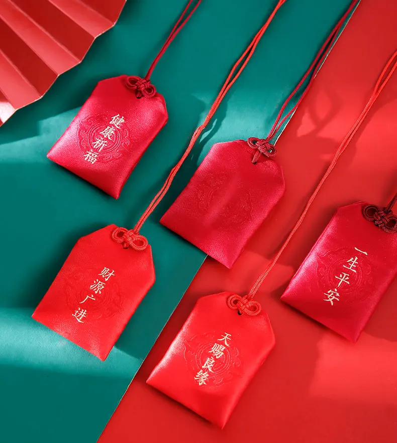 oMaMori Kawaii Maneki Neko Lucky Cat Japanese Amulet Lovely Car Hanger Charm Pompom Keychain