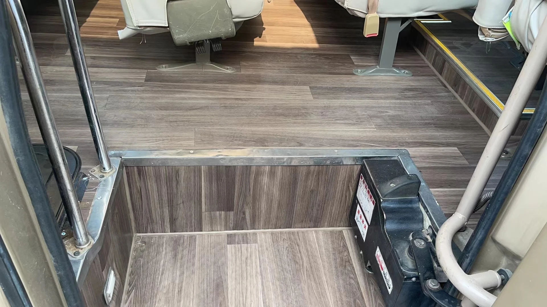 30 seater LHD used good condition diesel engine toyota coaster bus for sale