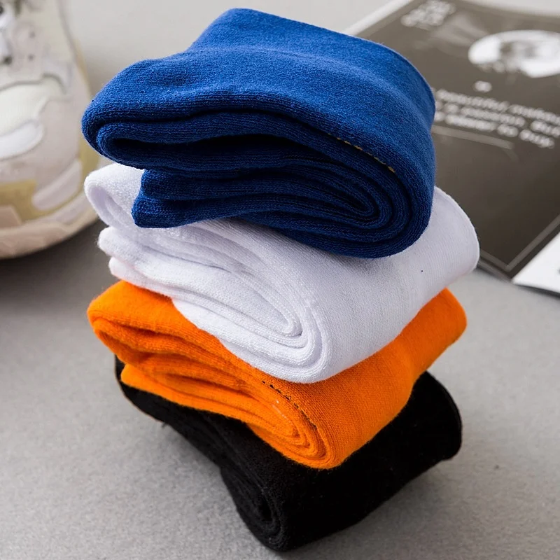 Хорошая цена 4 вида цветов клуб для катания на роликах Спортивная носки для бега с принтом на заказ с вышивкой, Заказные носки для мужчин