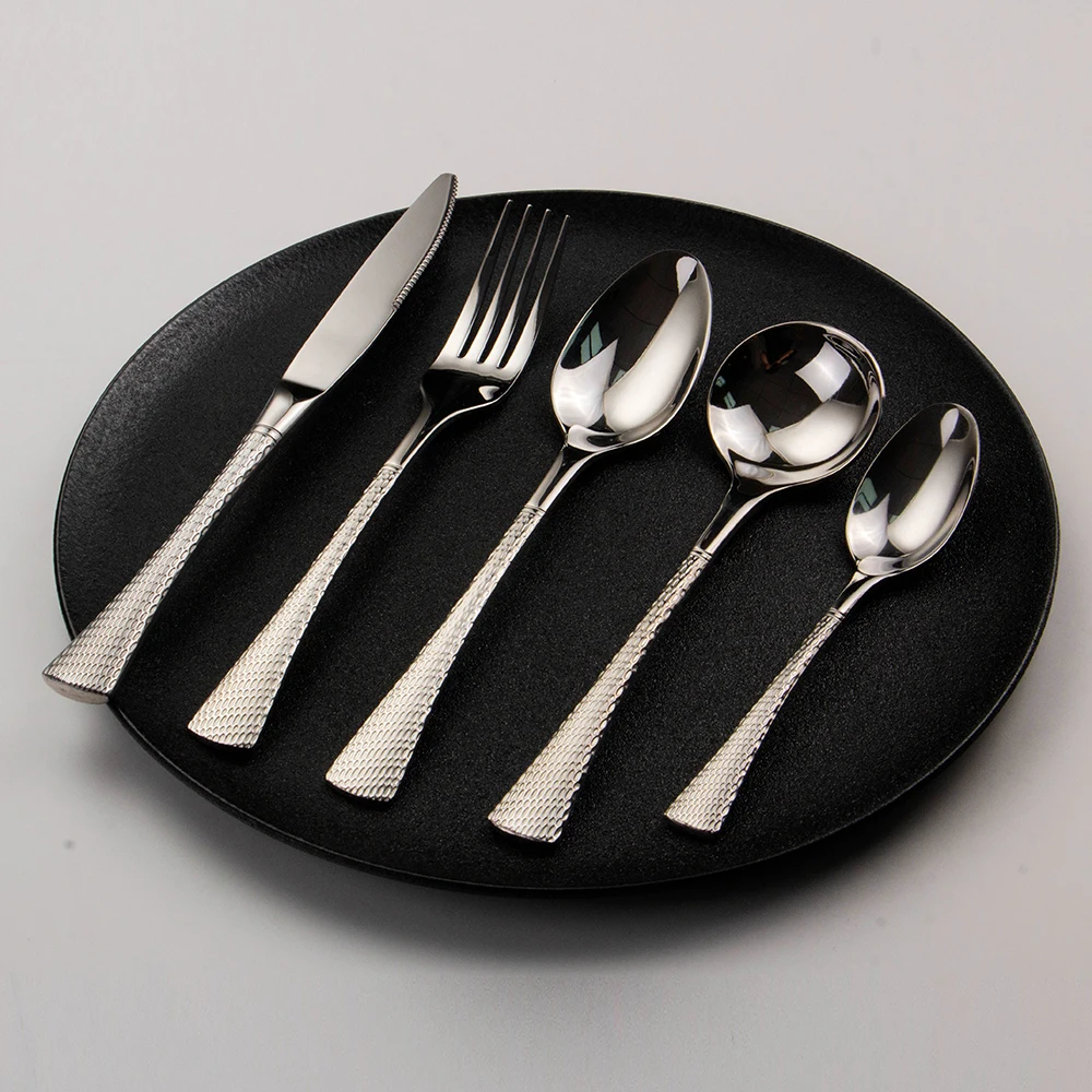 
2021 New Design Gold Silverware Disposable Party Flatware Gold Plastic Cutlery Set 