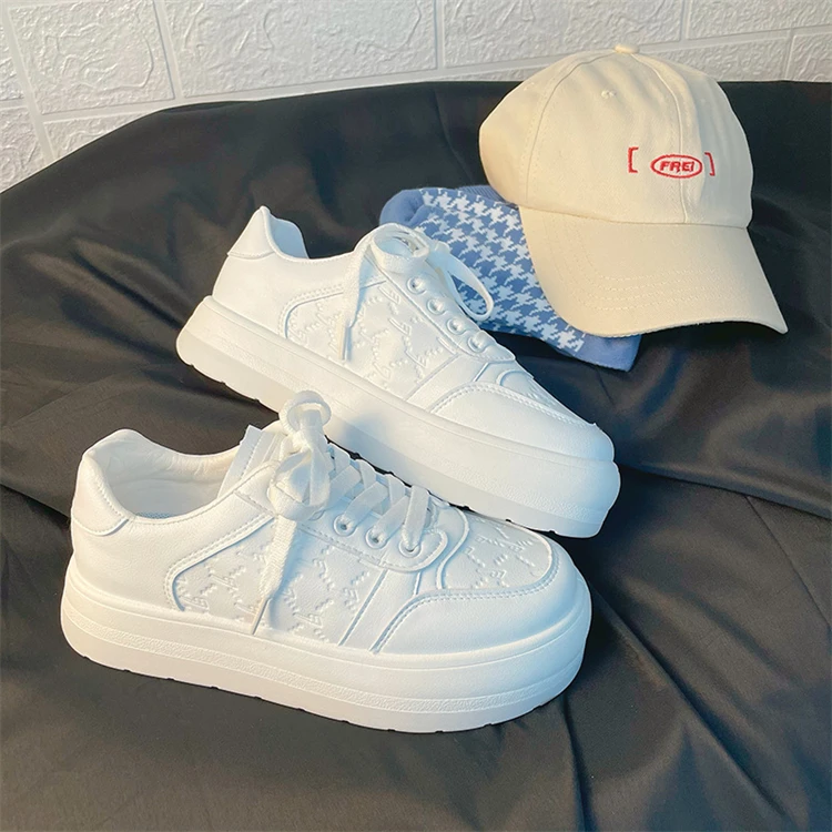 2022 New Small White Shoes Female Japanese Students Thick Bottom Casual Big Toe Bread Shoes