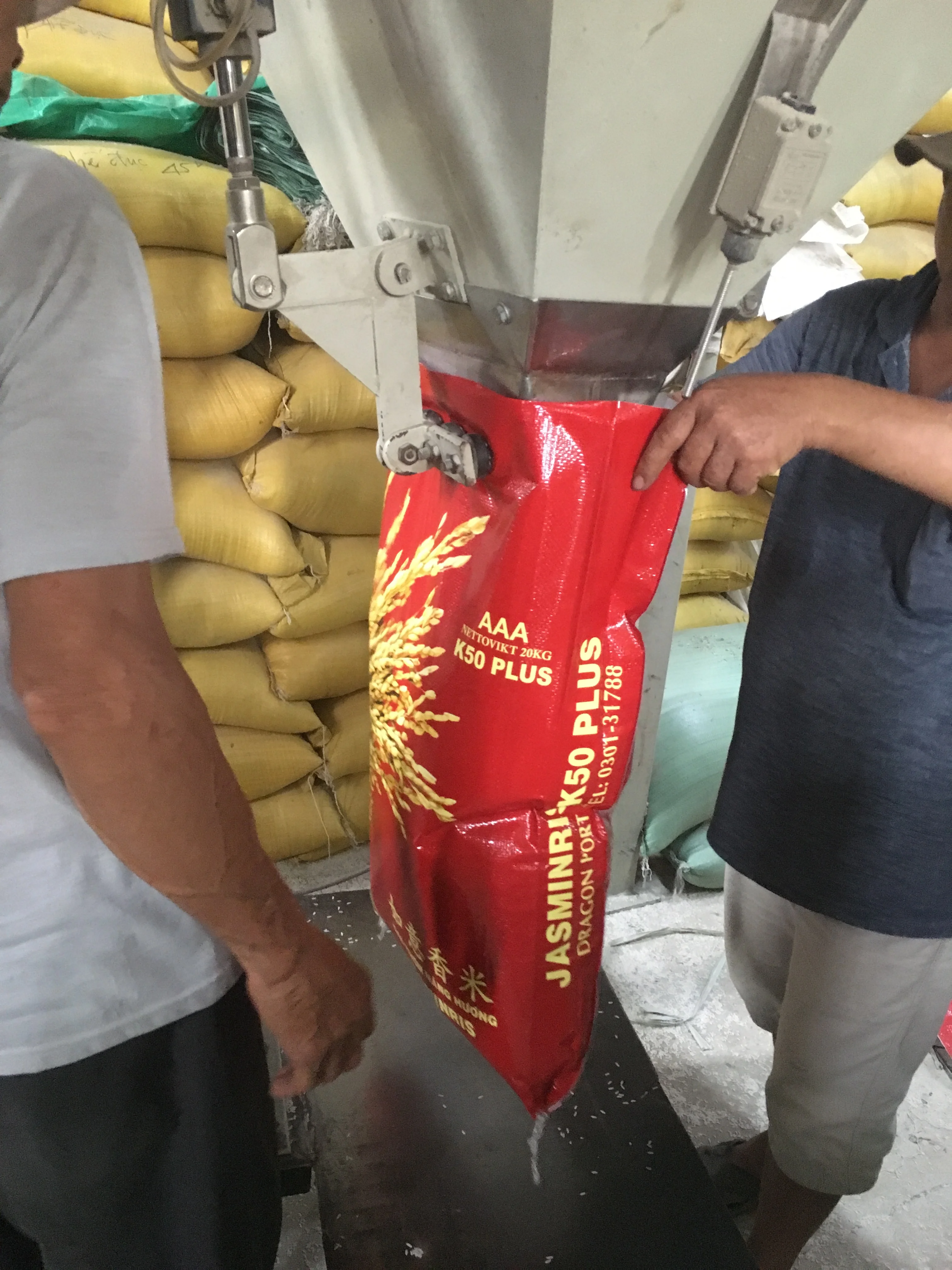 
HOT SALES !!! CHEAPEST VIETNAM JASMINE RICE 3% BROKEN PURITY 90%, SORTEXED - Factory Price 