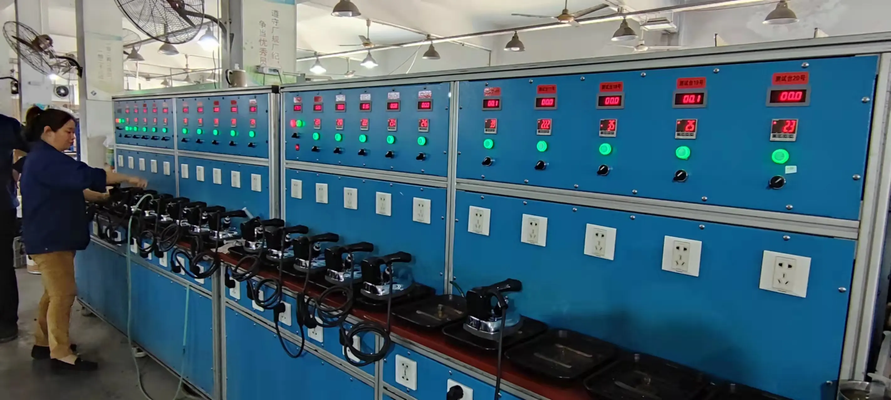 DS-96B Hang Bottle Industrial Steam Iron For Handheld Electric Steam Iron