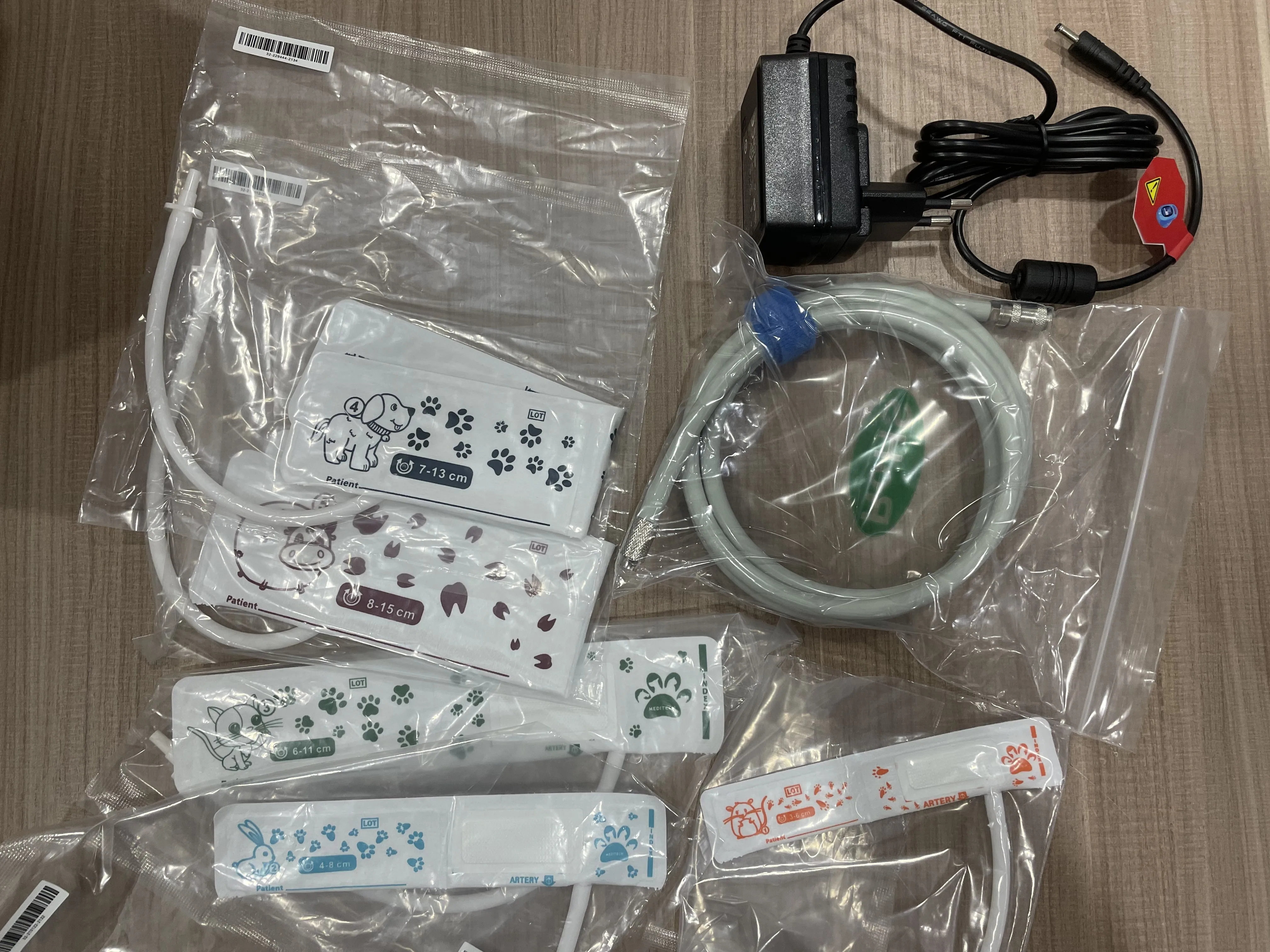 Vet Blood Pressure Monitor for ICU & Emergency Treatment Vet Sphygmomanometer for Animal Using
