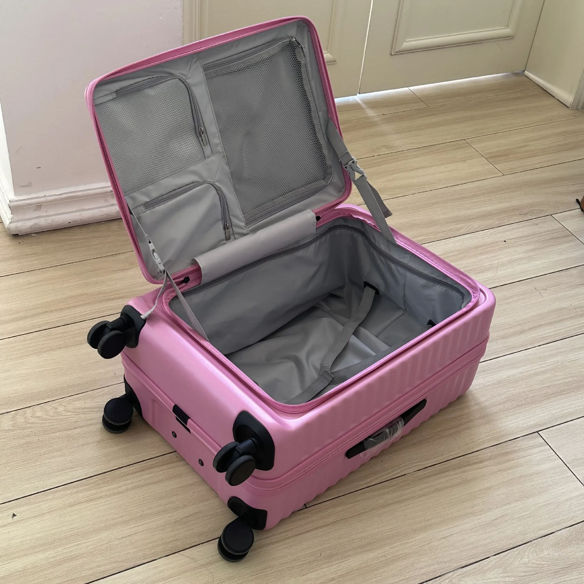 Stylish Expandable 20Inch Suitcase, Front Opening Design with Pull Rod
