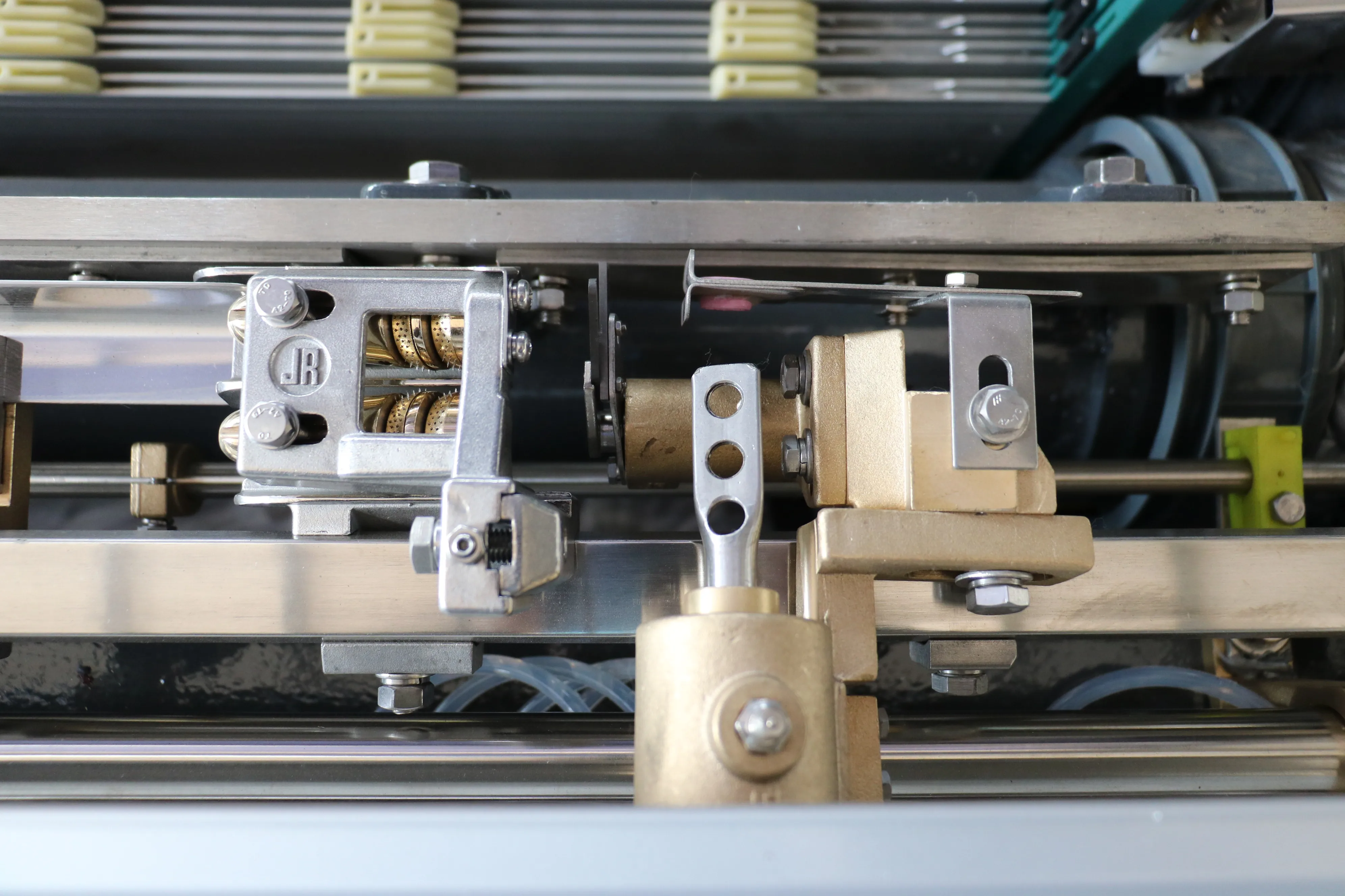 Fully Computer Single Carriage Three System Needle Bed Flat Water Jet Loom