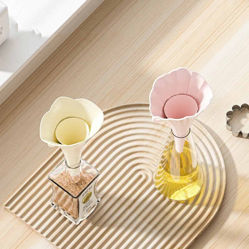 Newest Spill Proof Kitchen Oil Funnel Portable Food Grade Multipurpose Foldable Separation Filter Funnel