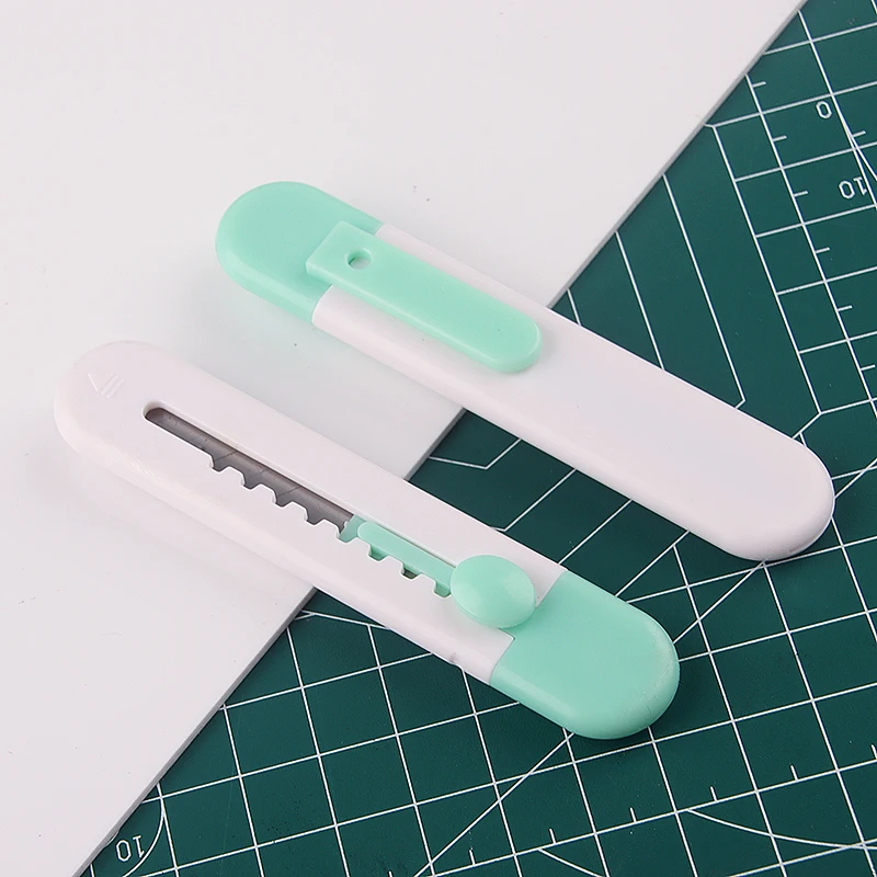 OEM Custom Cute Cartoon Box Cutter Wholesale Mini Student Utility Knife in New Candy Colors
