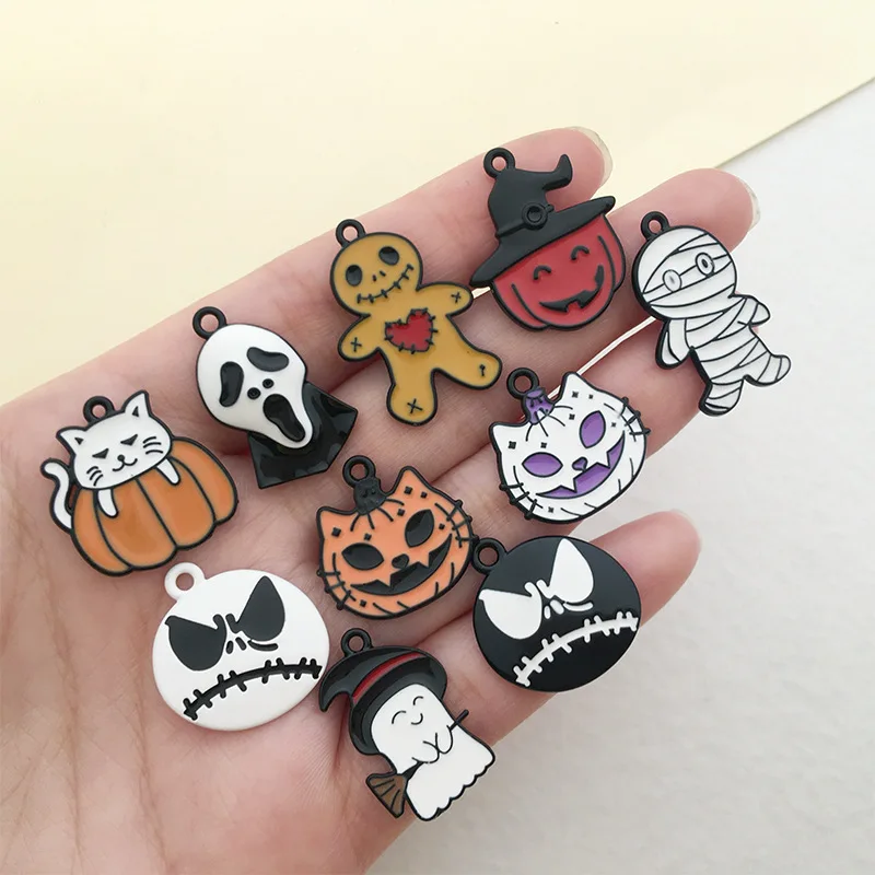 Ghosts Pumpkins Cobwebs Bats Pendants Jewellery Enamel & Goldtone Cute straw topper charms Halloween Charms for jewelry making