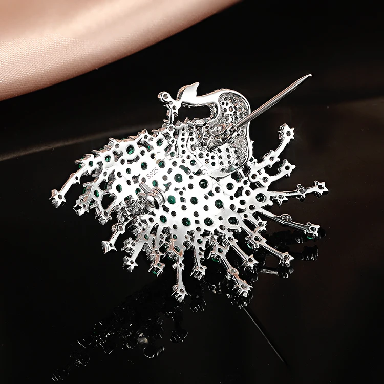 Customized Emerald Green Stone Peacock Brooches Jewelry Animal Peacock Flaunting Its Tail Brooches