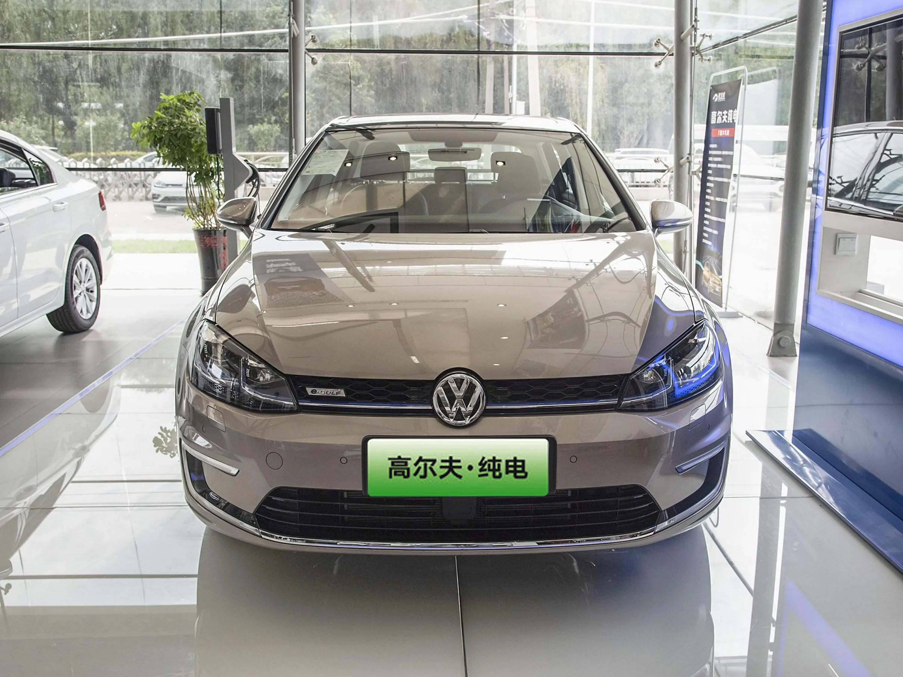  Низкая цена volk-swagen мини Гольф классический седан e-golf хэтчбек Электрический авто автомобиль для дальнего действия 270