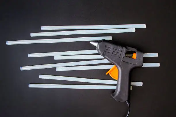 China 7mm 11mm High Transparent Colorful Glue Sticks Hot Melt Glue Stick