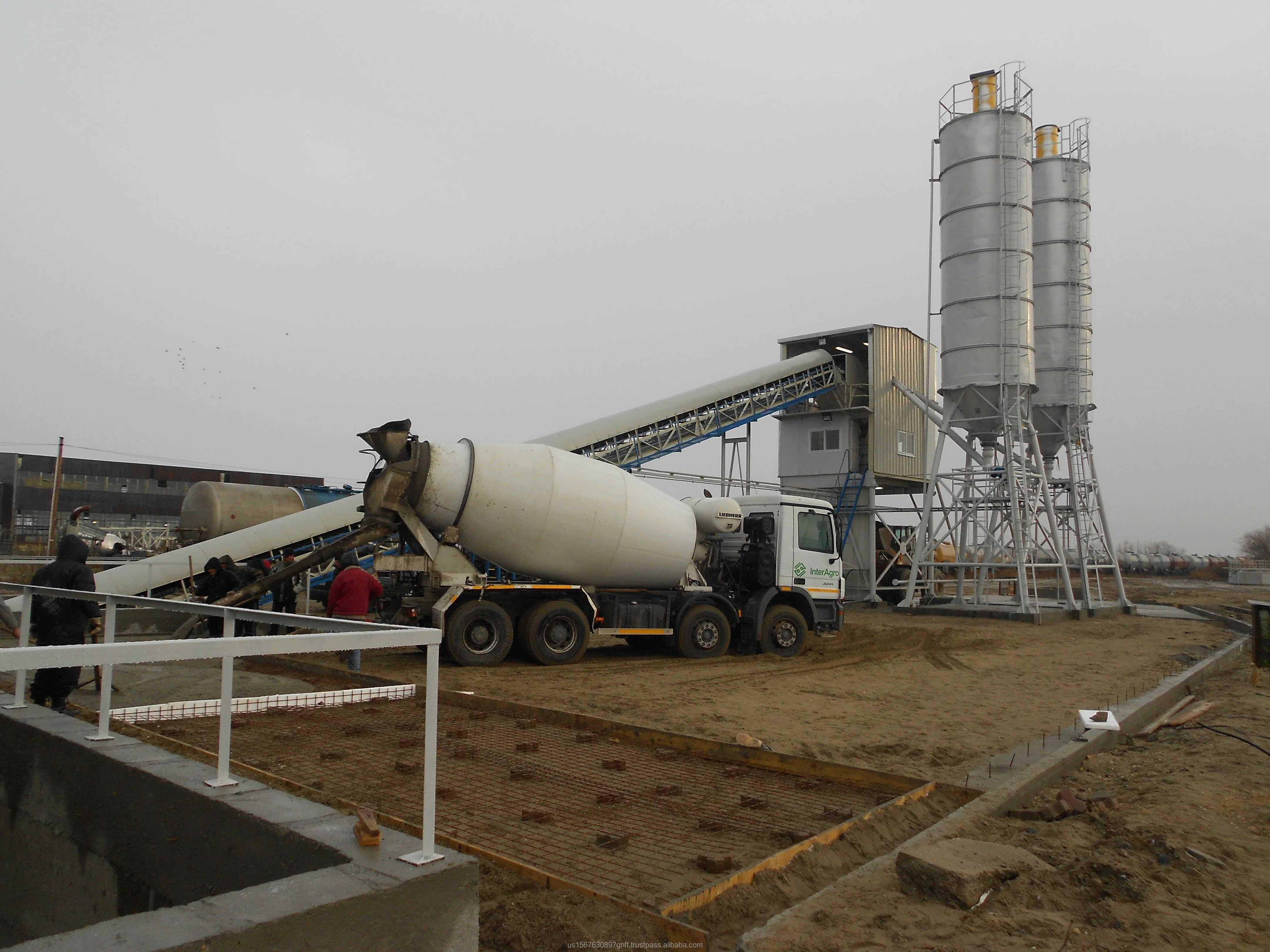 Used 50 Ton 100ton 200ton Portable Electric Cement Silo Gearbox Bearing Screw Conveyor Concrete Batch Plant Construction