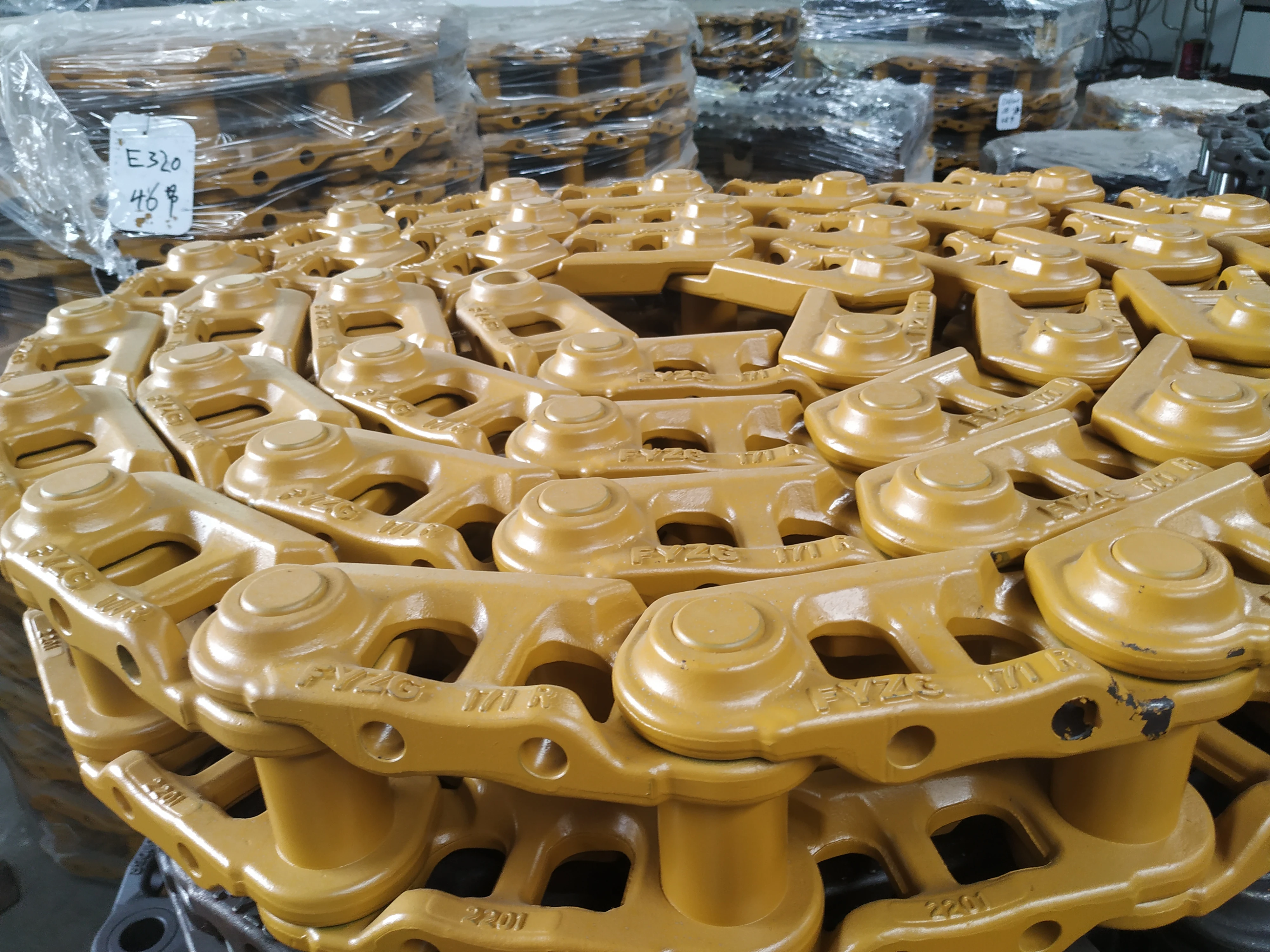 Excavator R110 R900 R902 Excavator Undercarriage Parts Track Link Assay With Shoe Chain Link Assay Assembly
