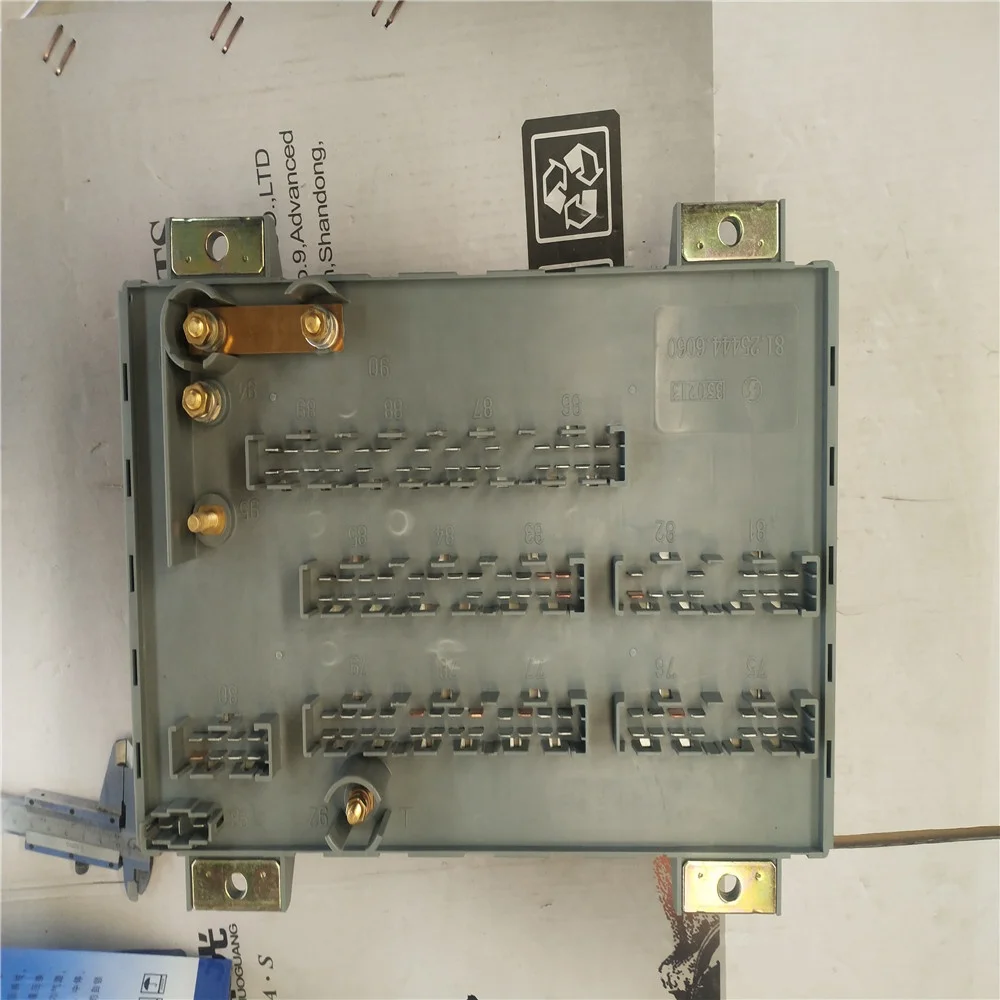 Shacman spare parts 81.25444.6060 Centeral electronic instrument with relay for Shacman parts Chinese truck parts