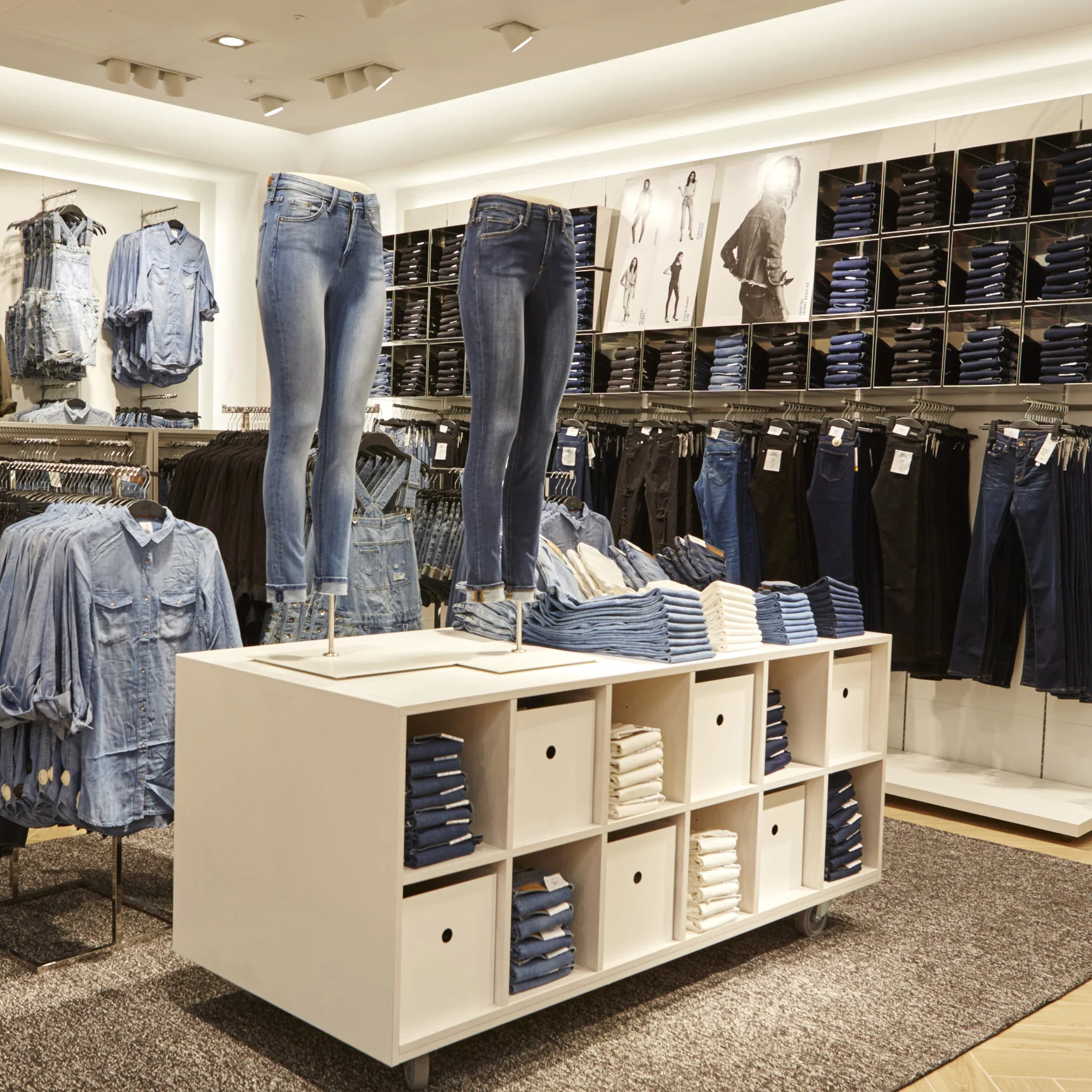 Custom Fashion Pretty Metal Stainless Steel Garment Stand Floor Wall Mounted Clothes Shelves Clothing Rack For Shop