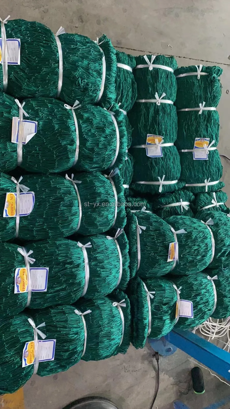 wholesale nylon/polyester fish net 210D multifilament knotted fish farming net fishing net factory