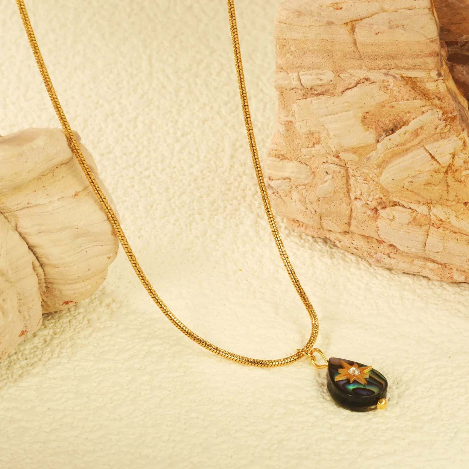 Fashion everything sweet cool niche Instagram wind Abalone shell necklace personality elements dazzling shell jewelry set