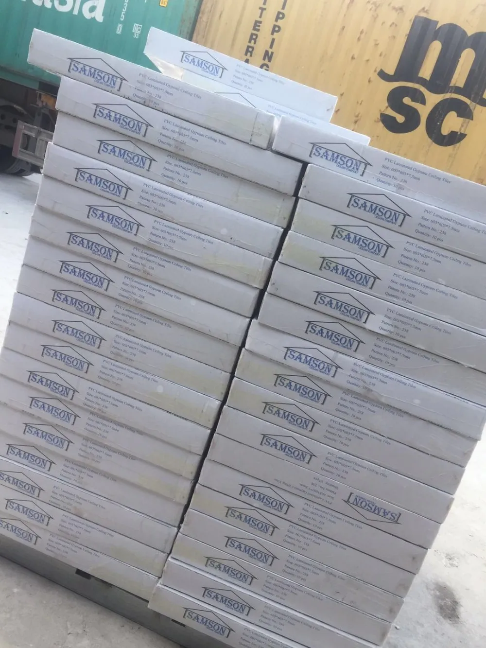 ПВХ гипсовой потолочной по индивидуальному заказу 603*603 ПВХ ламинированный гипса потолочные системная плиток/Виниловый фон для гипсокартона