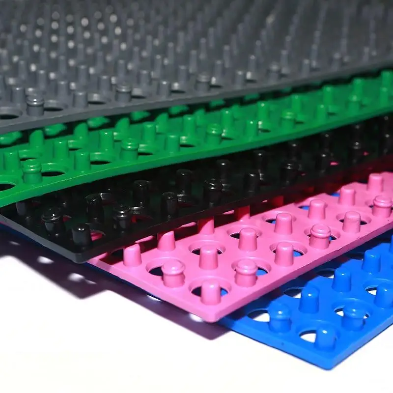 Antiskidding plastic bathroom floor mat for toilet