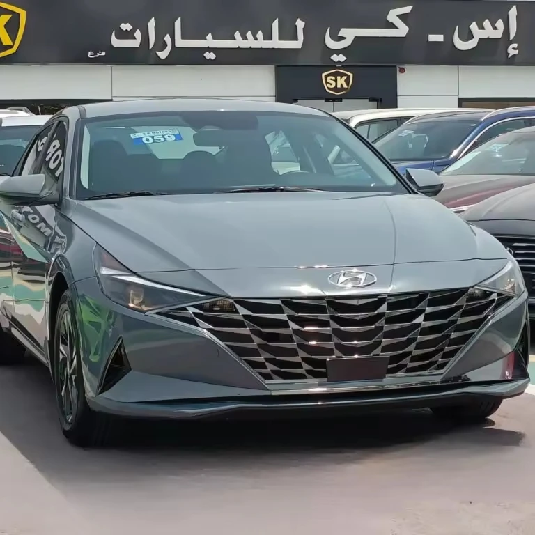 Полностью загруженные подержанные автомобили HYUNDAIs ELANTRA SEL бензиновые 2 0 л V4 2023 модельные серые и готовы к работе