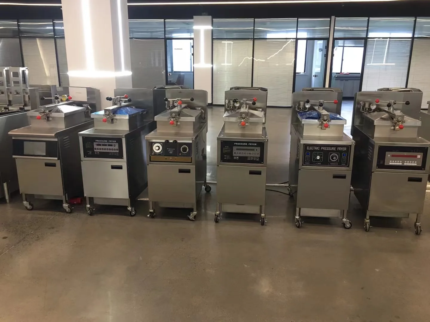 KFC Use Electric Children Breader Table Fried Chicken Breading Table with Automatic Powder Sieving