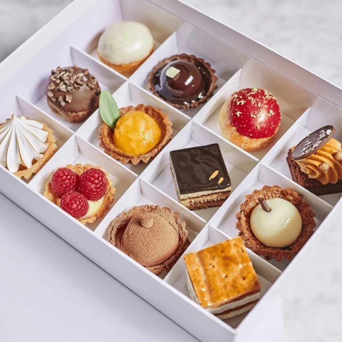 Customized White Kraft Cardboard Cupcake Box with UV Advantage 12-Hole Design and Window for Food Packaging and Foil Printing