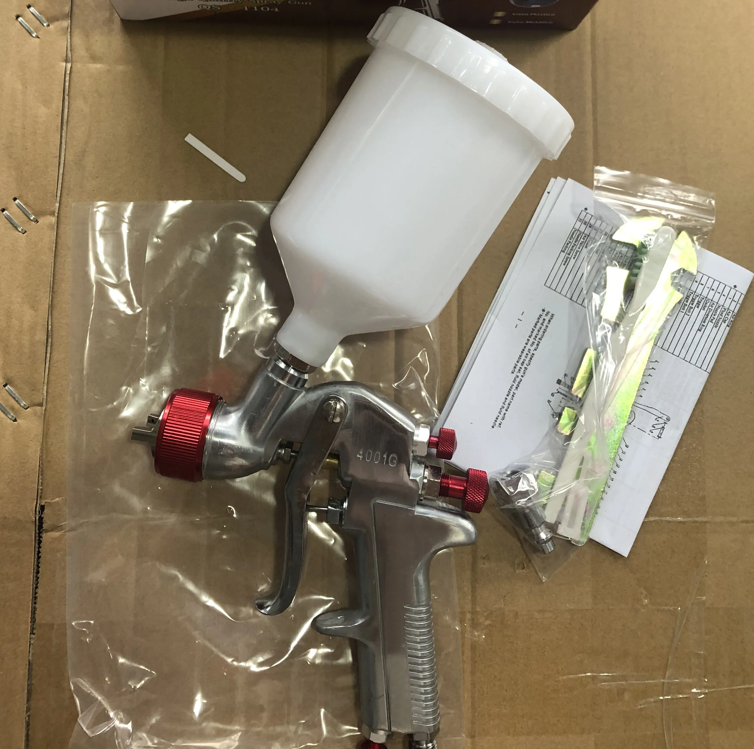 Гравитационный распылитель 4001 с красными частями 4001B