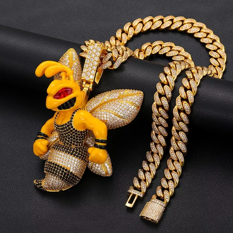 VVS Moissanite Queen Bee Pendant Yellow Gold 18K Gold Plated Hiphop Jewelry Iced Out Pendant Necklace