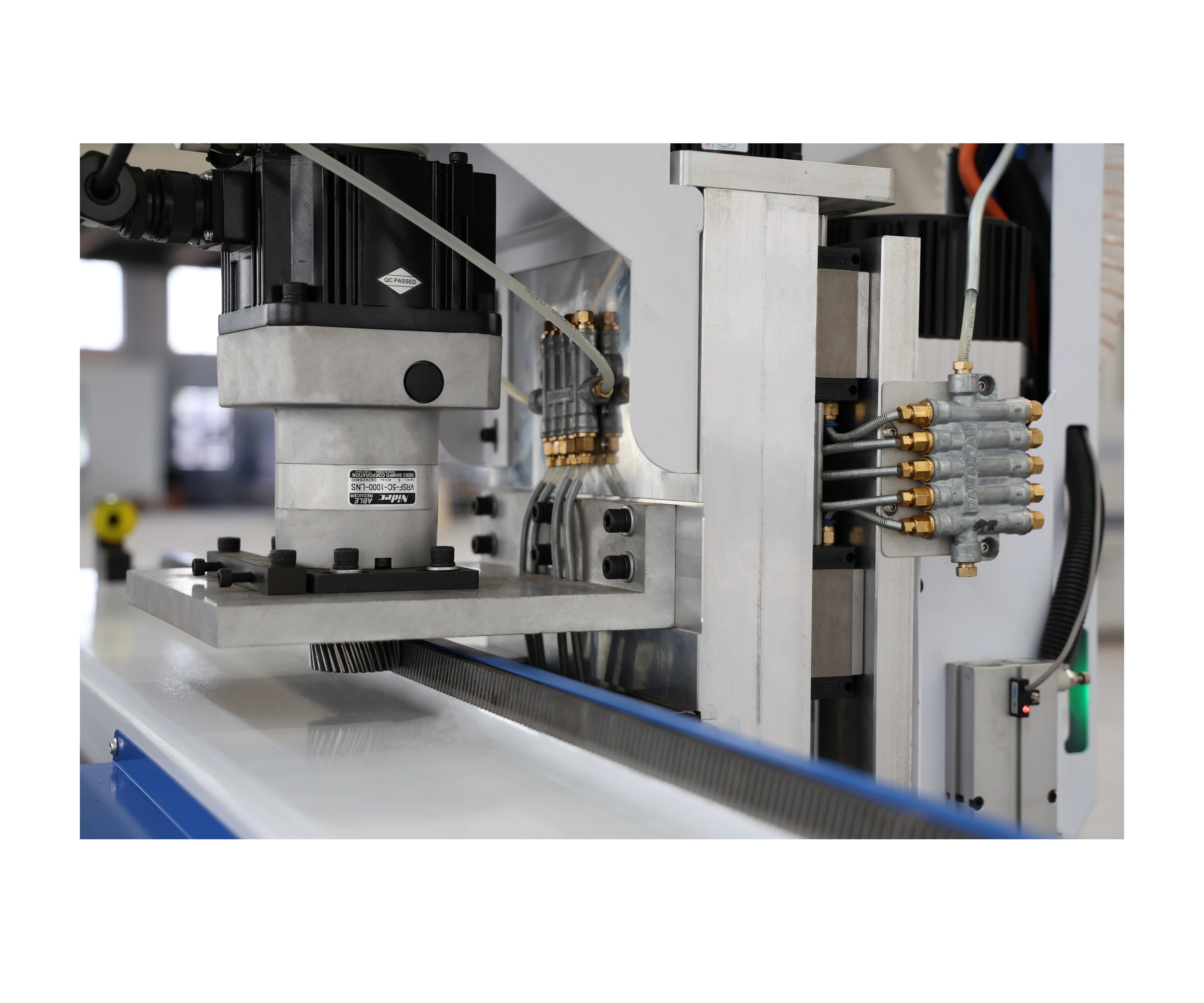 Best JWY-F12-1325 Chinese CNC Wood Router ATC Spindle Mach3 Syntec Control System Core Gearbox Components Restaurant Retail
