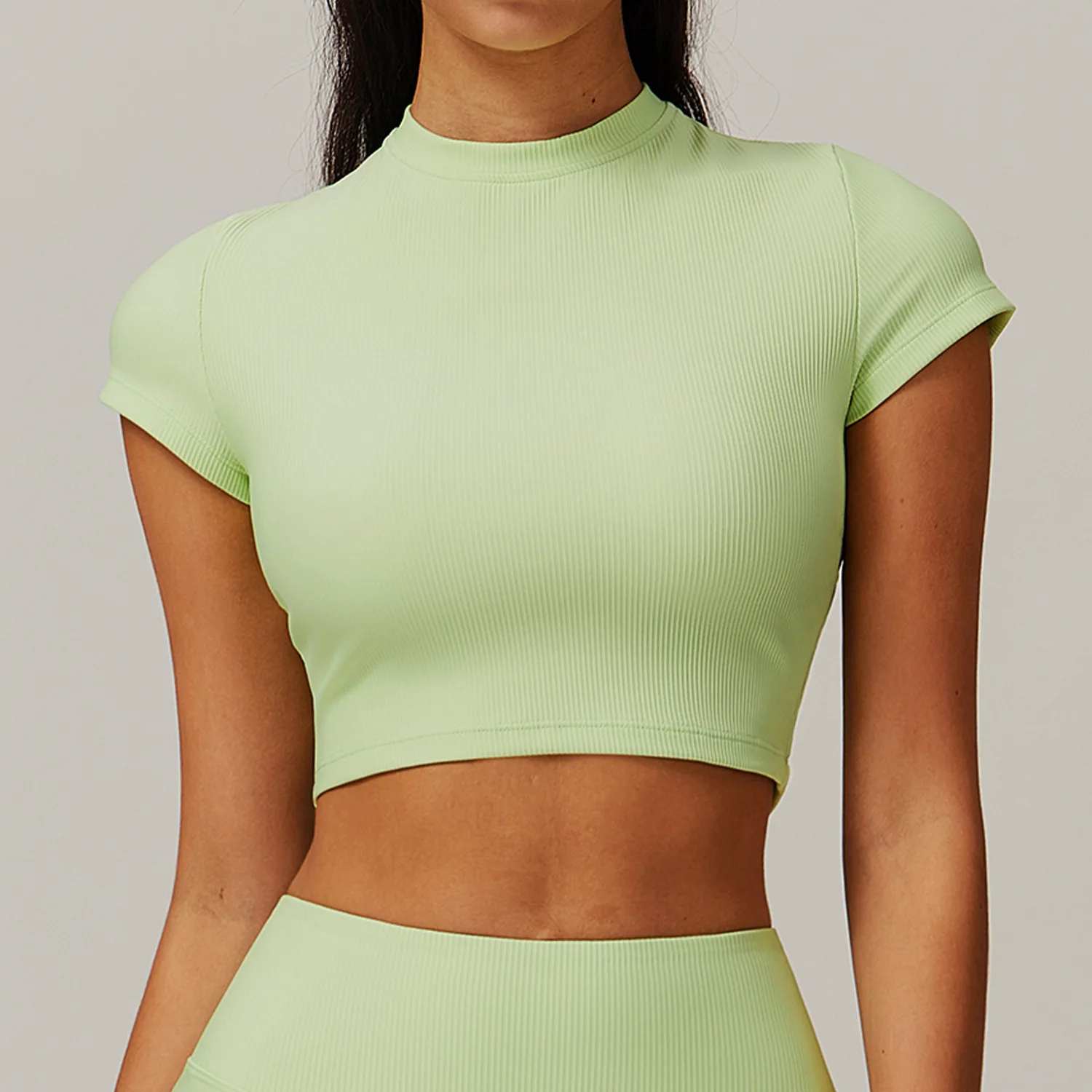 Quick-Drying Crop Top Yoga & Fitness Clothes Casual Outdoor Running Shorts with Seamless Feature Short-Sleeved Training Tops