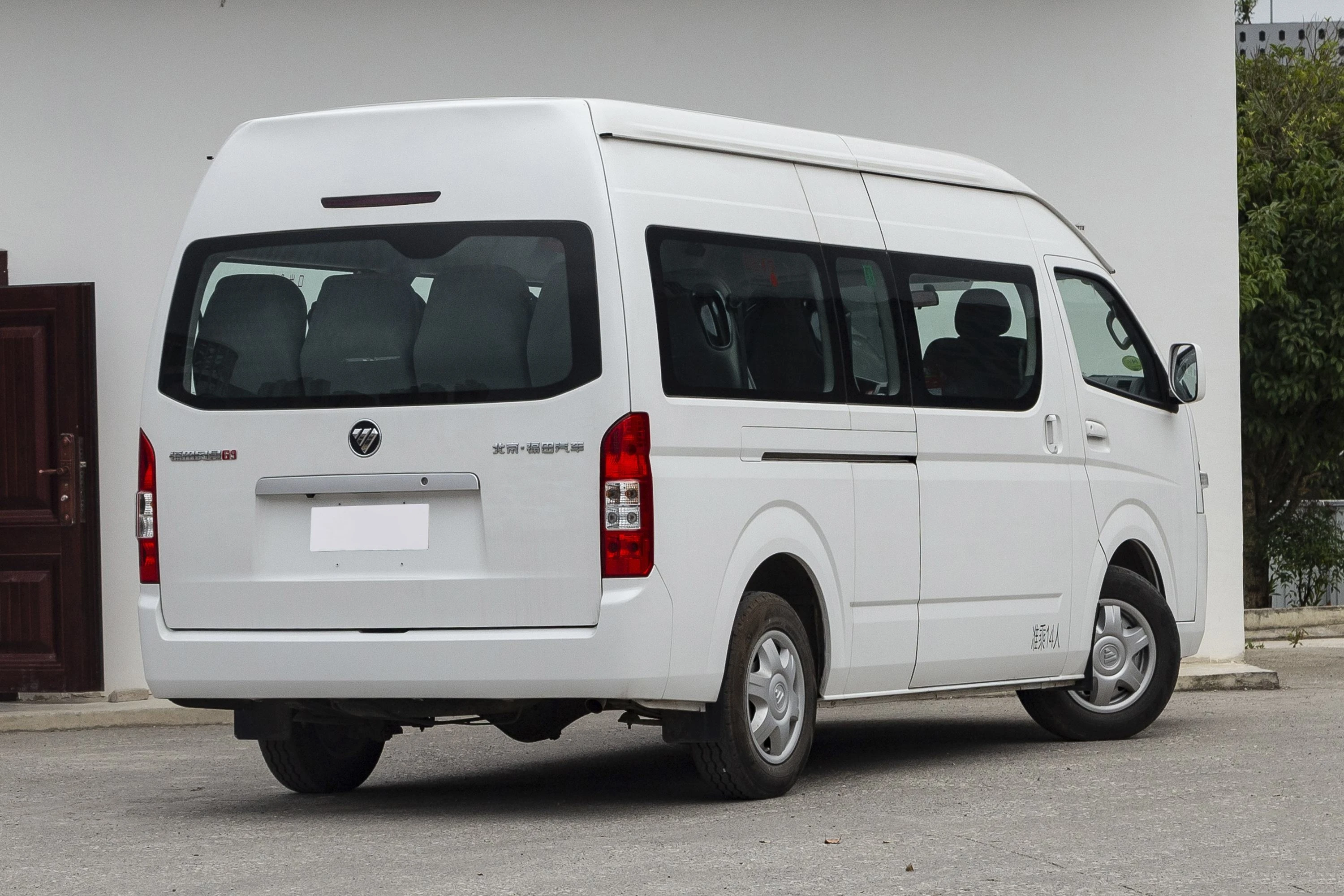 Factory Direct Sale 14 Seater china minibus Foton Van Mini Bus gasoline passenger van